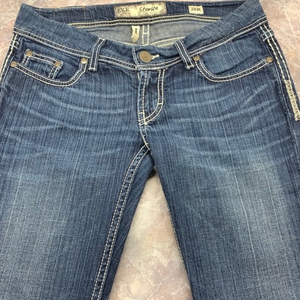 BKE Starlite 28x29 Low Rise Flare Jeans 28R.